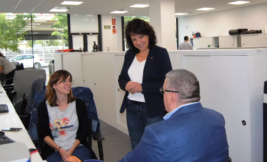 Una professional conversant amb la presidenta del Parlament i el director de Support-Girona