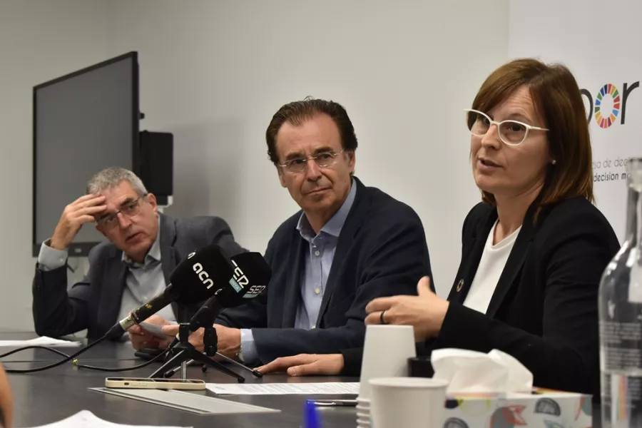 Durant la roda de premsa. D'esquerra a dreta, Martí Masferrer, patró de Support-Girona, Pere Cornellà, president, i Glòria Cerrato, directora tècnica.