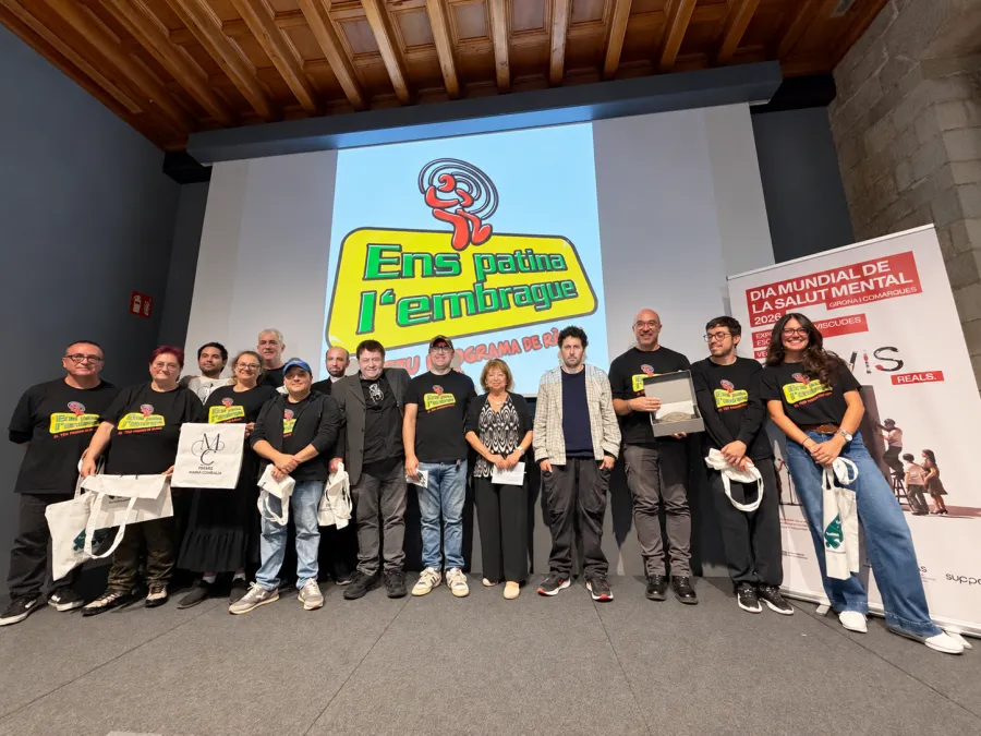 Foto de grup: El programa de ràdio Ens Patina l'Embrague, premi Maria Combalia 2026