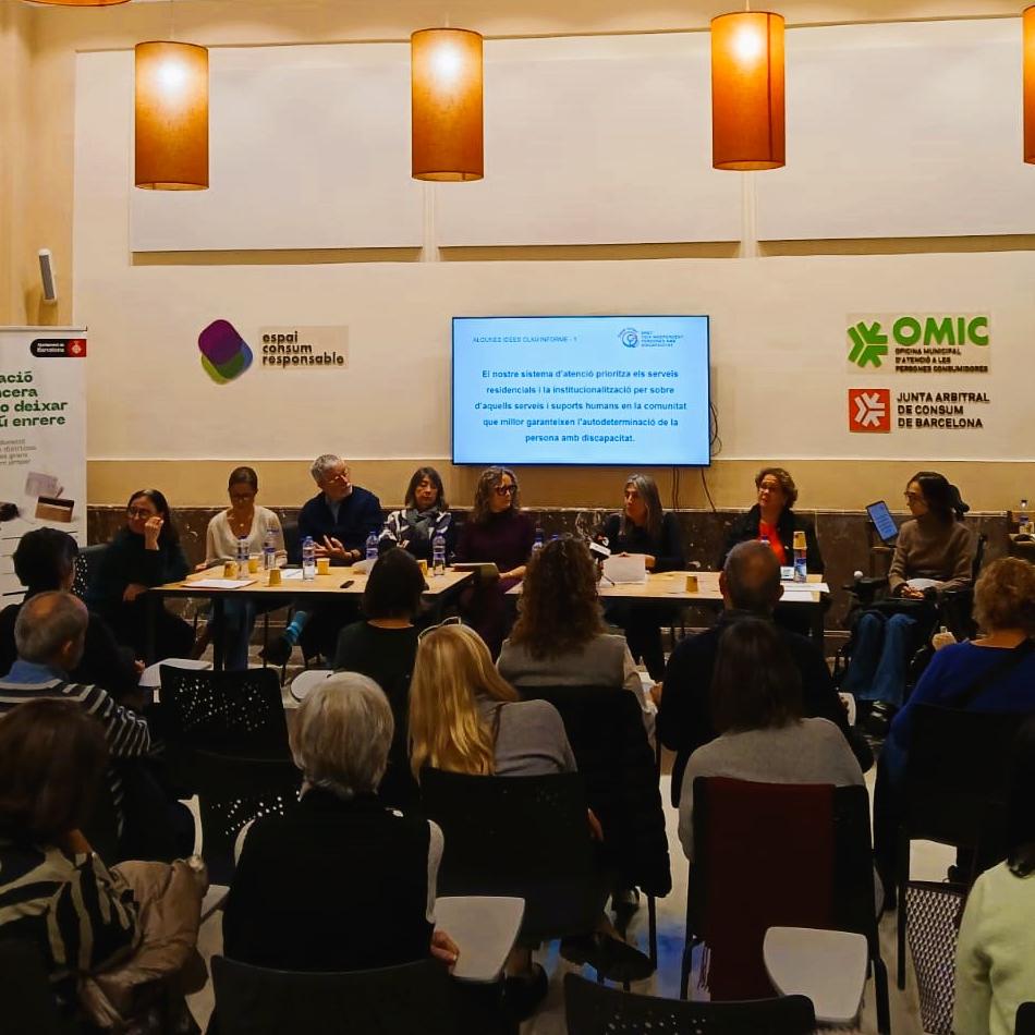 Moment de la roda de premsa per presentar l’informe “Radiografia d’un dret incomplert” 