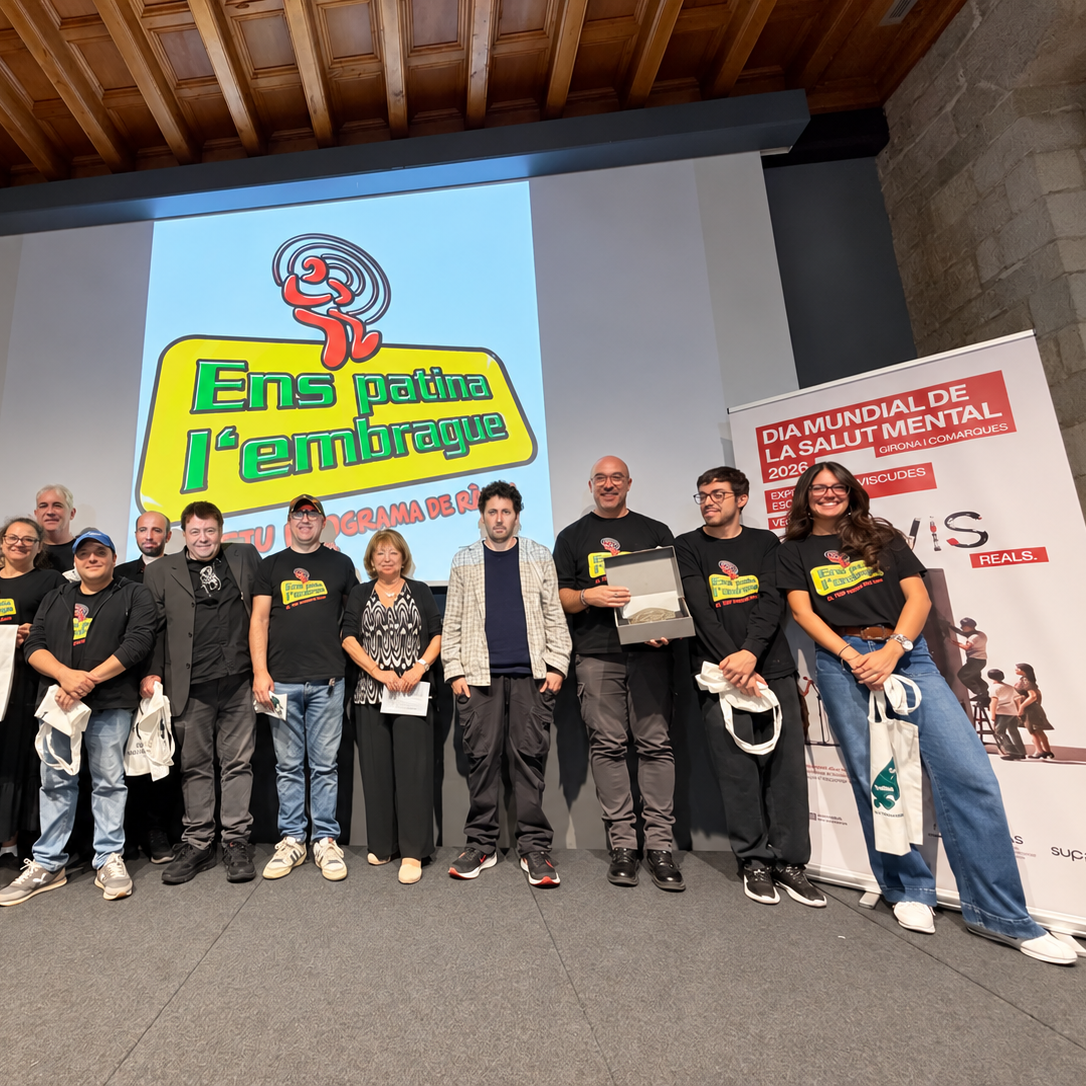 Foto de grup: El programa de ràdio Ens Patina l'Embrague, premi Maria Combalia 2026