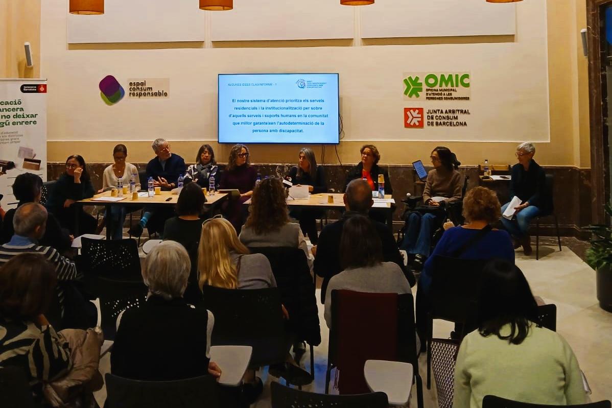 Moment de la roda de premsa per presentar l’informe “Radiografia d’un dret incomplert” 